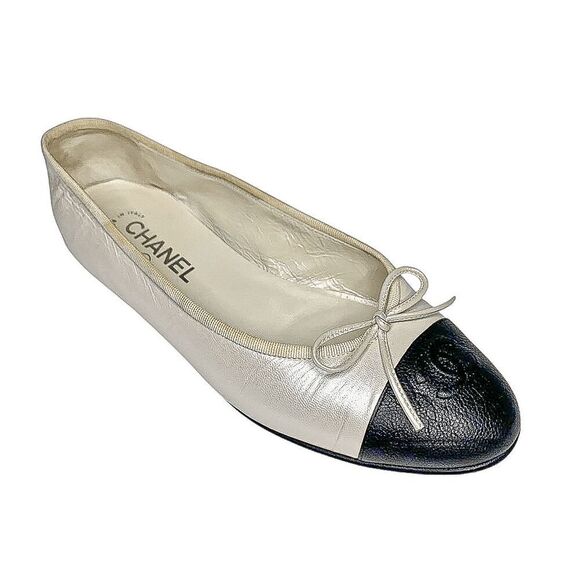 Chanel CC Cap Toe Ballet Flats Silvery White & Black Leather EU 39.5 Ballerinas - Picture 1 of 13